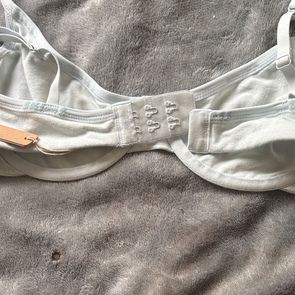 SKIMS Logo Underwire Bra in Frost -Limited Edition. - Picture 10 of 13